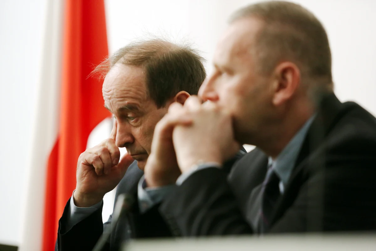 Były szef UOP Zbigniew Siemiątkowski i były dyrektor zarządu śledczego UOP płk Ryszard Bieszyński są prawomocnie skazani na kary więzienia w zawieszeniu i grzywny za nadużycie władzy. Skutkiem tego było bezprawne zatrzymanie w 2002 roku prezesa PKN Orlen Andrzeja Modrzejewskiego.