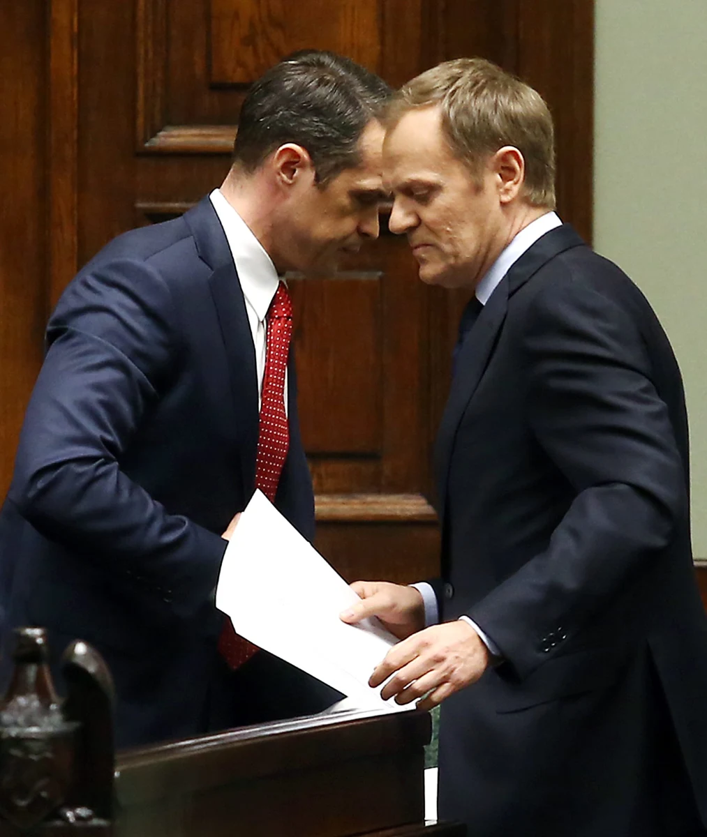 Minister transportu Sławomir Nowak tłumaczył się premierowi z sugestii, jakoby jedna z firm obdarowywała go bardzo drogimi zegarkami w zamian za intratne zlecenia. "Rozmawiałem długo z ministrem Nowakiem i jego wyjaśnienia wydają mi się przekonujące" - powiedział po rozmowach Donald Tusk. 