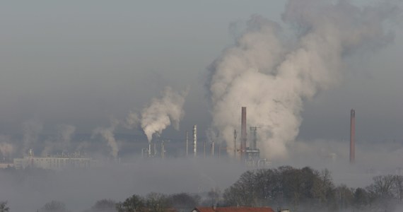 Bruksela straciła cierpliwość z powodu notorycznego przekraczania przez Polskę dopuszczalnego limitu pyłów w powietrzu i daje Warszawie dwa miesiące na poprawę. Komisja Europejska grozi nam także Trybunałem UE w sprawie przeciwpowodziowego programu w dorzeczu Górnej Wisły. 