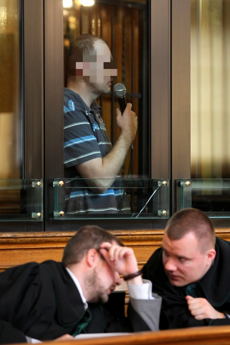 Wiesław C., rodzic zastępczy z Pucka, zaprzeczył przed Sądem Okręgowym w Gdańsku, że brał bezpośredni udział w śmiertelnym pobiciu dwójki dzieci. Powiedział, że nigdy nie uderzył ich "bez żadnego powodu". 40-latek wraz z 33-letnią żoną jest oskarżony o spowodowanie śmierci 3-letniego Kacpra i 5-letniej Klaudii, którzy przebywali pod ich opieką. Proces małżeństwa ruszył w ubiegły piątek.