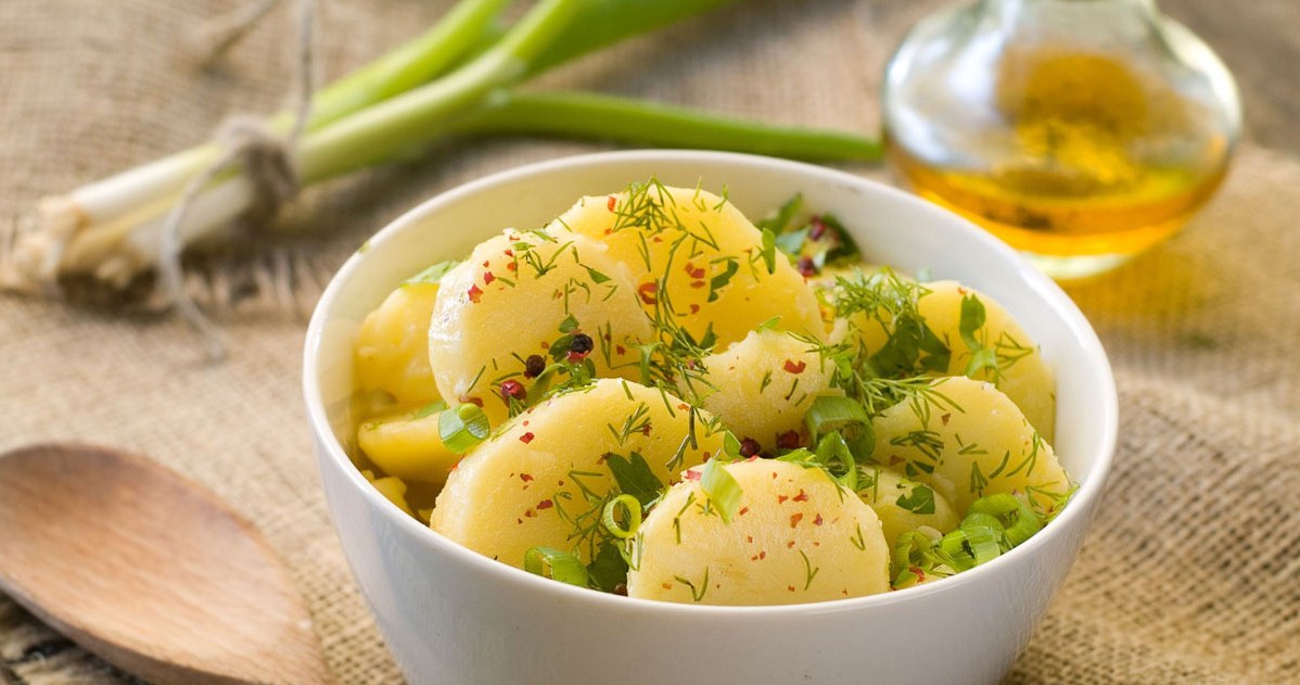 Wcale nie tuczą, a są superzdrowe. Dlaczego warto jeść ziemniaki?