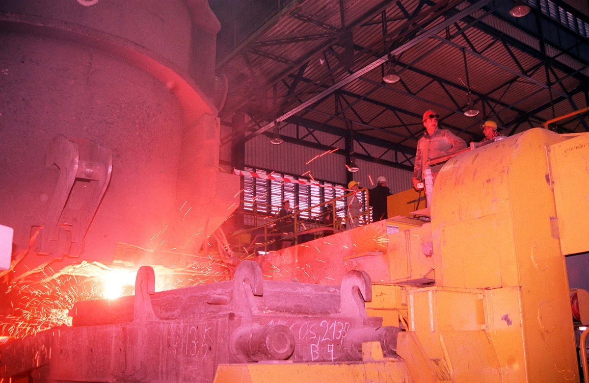 Związkowcy w Huty CMC Zawiercie grożą strajkiem generalnym. Zarząd zamierza zwolnić ponad 200 osób i opublikował regulamin redukcji zatrudnienia. Związkowcy się z nim nie zgadzają i weszli w spór zbiorowy z zarządem. 