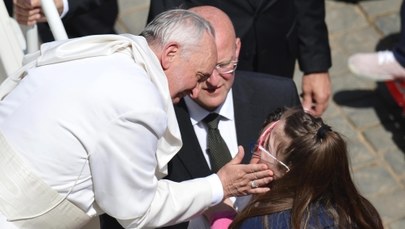 Papież udzielił bierzmowania na mszy z udziałem ok. stu tys. wiernych 