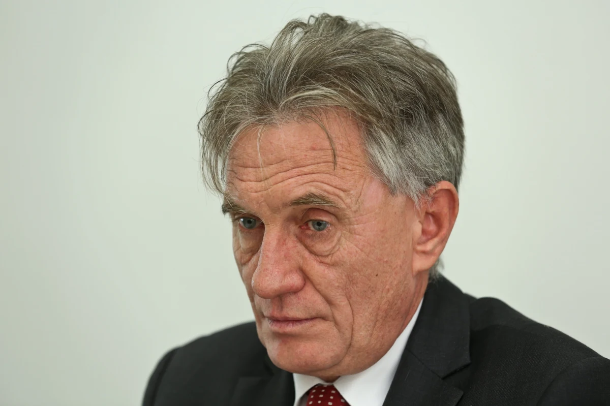 "Nie zamierzam kandydować na stanowisko szefa PGNiG" - ujawnia w rozmowie z dziennikarzem RMF FM Bogdanem Zalewskim wiceminister środowiska Piotr Woźniak, ucinając tym samym liczne spekulacje na ten temat. Jak dodaje, po odwołaniu dwóch członków zarządu naraz spółka przeżywa chwile niepokoju. Pytany o dywersyfikację dostaw gazu do Polski, gość RMF FM podkreśla, że obecnie jedynym jej gwarantem jest budowa gazoportu koło Świnoujścia.