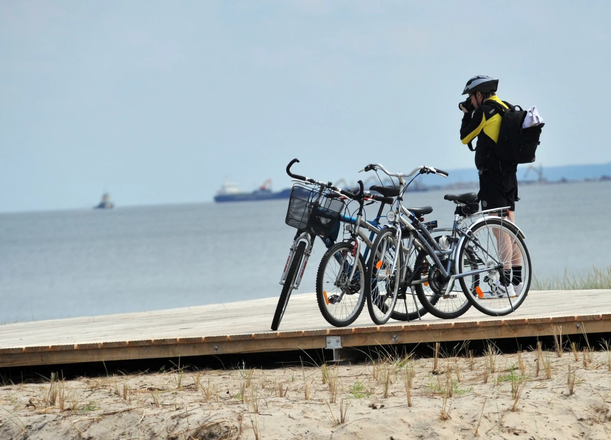 Weekend majowy sprzyja rowerowym wycieczkom. Ci, którzy zdecydowali się spędzić wolny czas nad morzem, nie będą narzekać na trasy dla tych jednośladów. Jest ich tam bowiem pod dostatkiem!