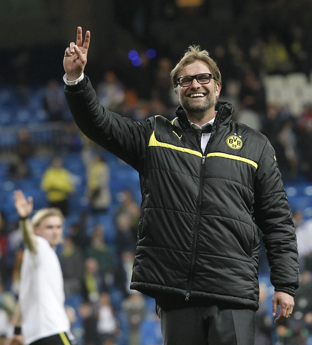 "Borussia znowu wybrała wersję all inclusive. Były emocje, niepewność, a później radość. Real zagrał rewelacyjnie, ale w sumie to my wygraliśmy 4:3" - powiedział po awansie Borussii Dortmund do finału piłkarskiej Ligi Mistrzów jej trener Jurgen Klopp. Rozczarowania brakiem awansu Realu Madryt nie krył trener tej drużyny - Jose Mourinho. 