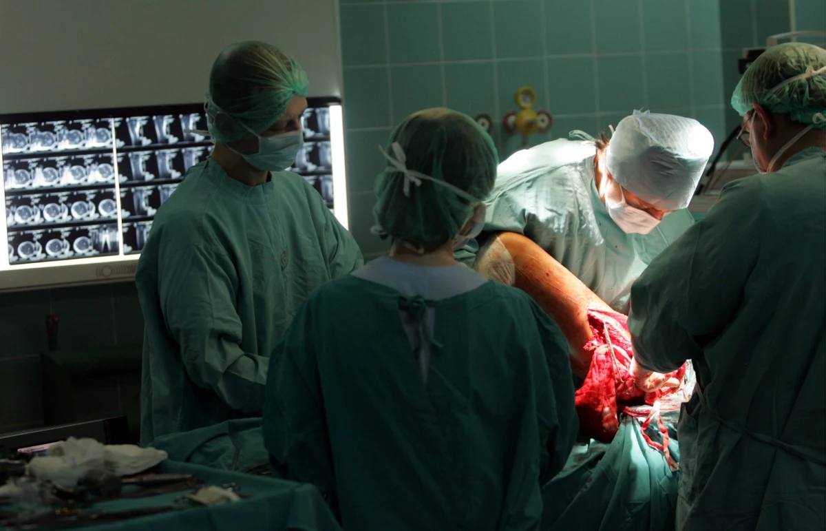 ​We Francji ponad 600 pacjentom wszczepiono protezy stawu biodrowego, których producent nie uzyskał wymaganych pozwoleń. Podejrzane protezy już zostały wycofane z rynku.