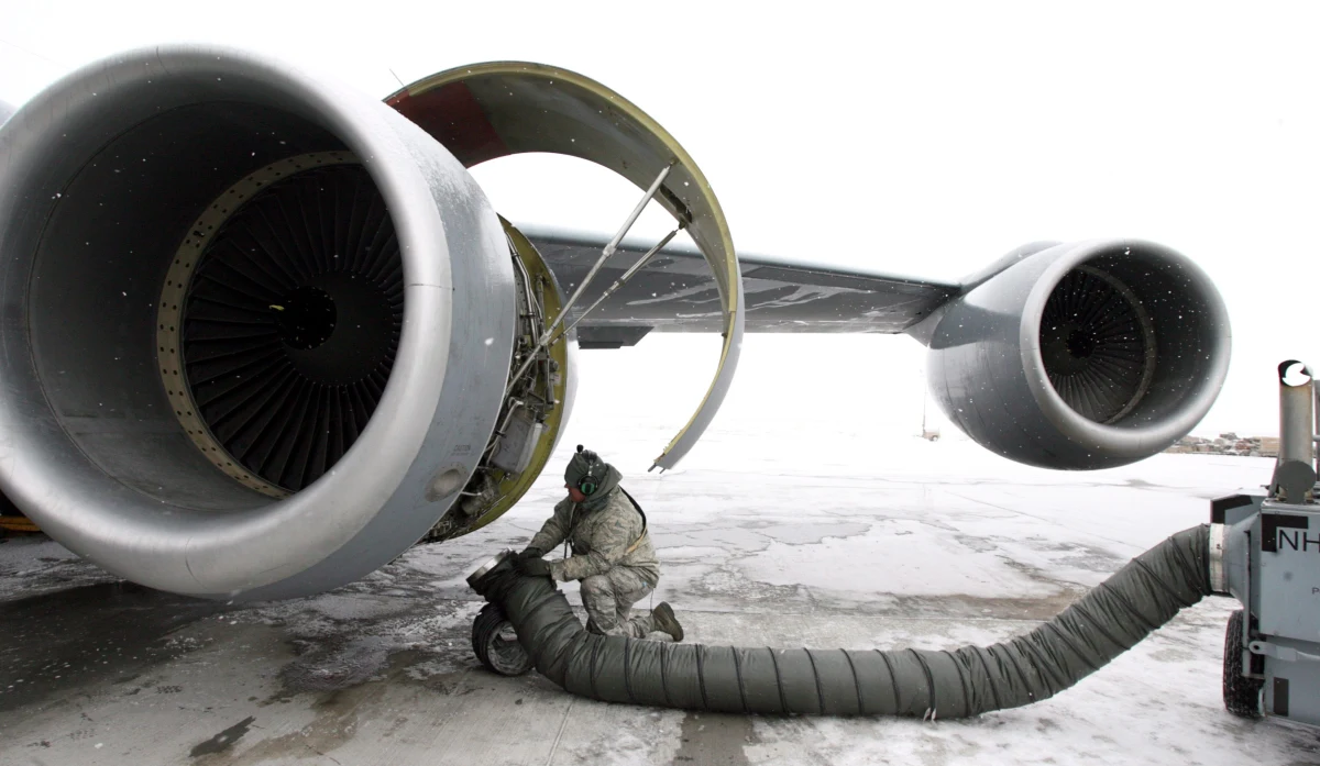 Wojskowy samolot zaopatrzeniowy należący do amerykańskiej armii rozbił się na terytorium Kirgistanu po starcie z amerykańskiej bazy wojskowej Manas - podaje tamtejsze ministerstwo ds. sytuacji nadzwyczajnych. Na razie nie są znane przyczyny katastrofy. Według wstępnych danych załoga maszyny zdążyła się katapultować.