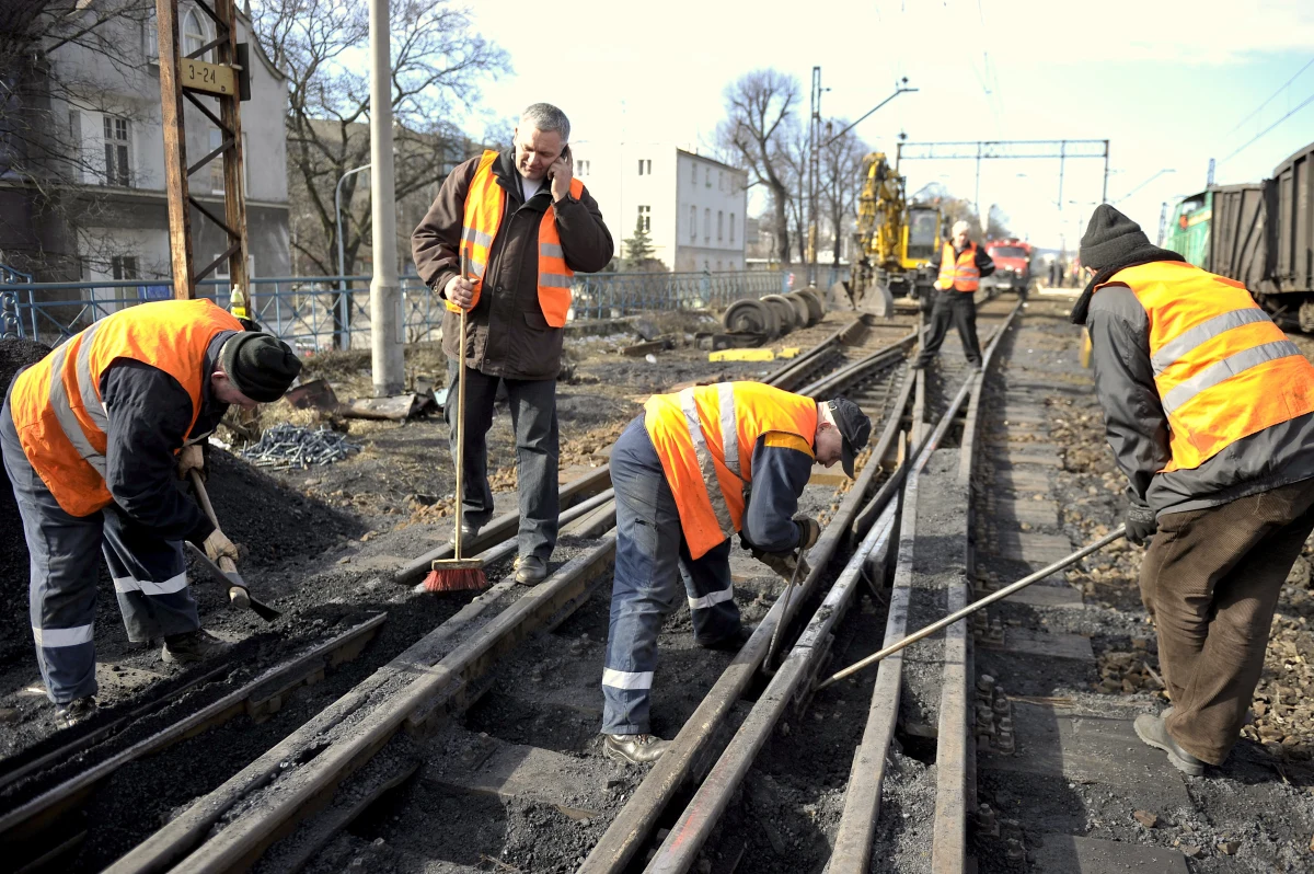 Pomorska Kolej Metropolitalna będzie prawie tak długa, jak druga linia metra w Warszawie. Dziś podpisana zostanie umowa na jej budowę. W 2015 PKM połączy młode dzielnice Gdańska leżące blisko obwodnicy z centrum oraz z Gdynię.