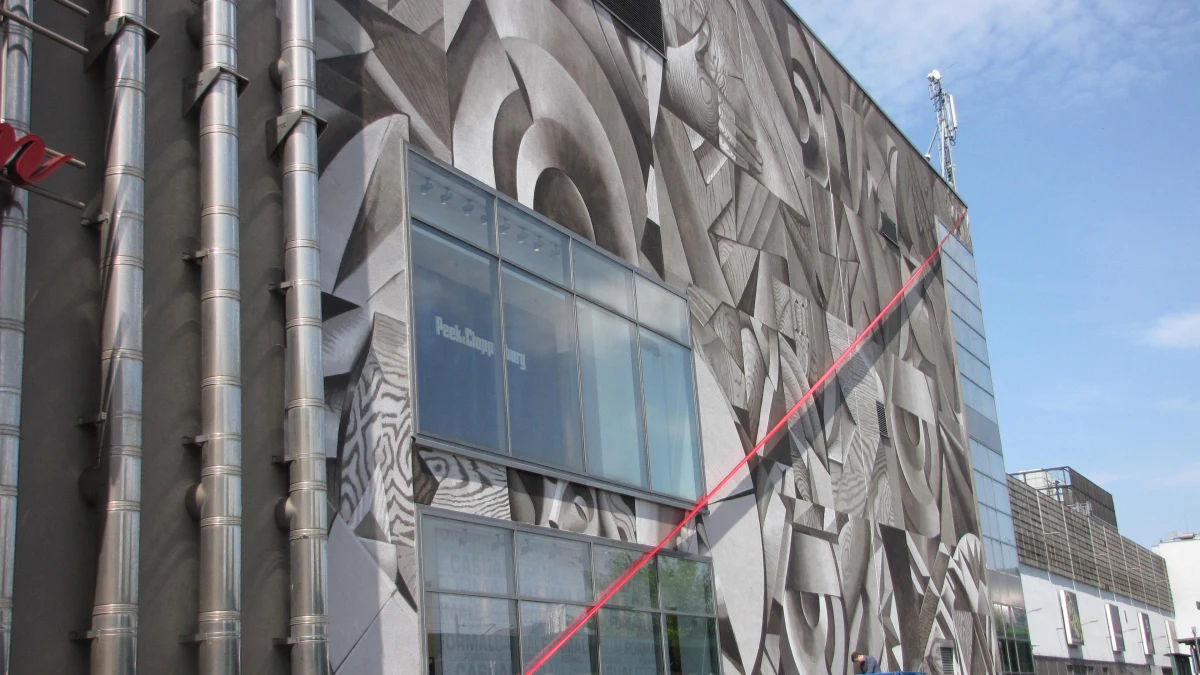 Ponad 1,4 tys. metrów kwadratowych ma mural, który został dziś odsłonięty na ścianie galerii handlowej sąsiadującej z krakowskim dworcem PKP. Malowało go 12 osób przez dwa tygodnie.