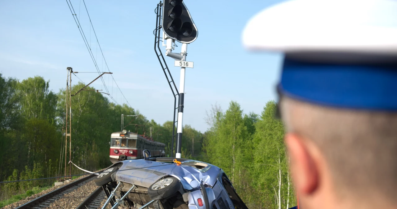 Dwie osoby zginęły, a jedna została ciężko ranna w wypadku