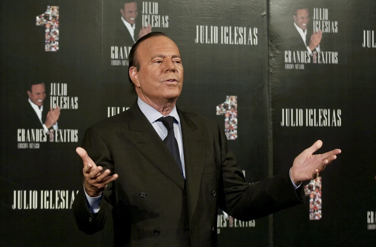 Julio Iglesias, który jest jednym z najpopularniejszych piosenkarzy na świecie i który sprzedał 350 mln płyt,  nie uważa wcale, że ma wielki talent muzyczny. „Jestem przeciętnym wokalistą” - powiedział na konferencji prasowej w stolicy Meksyku.   