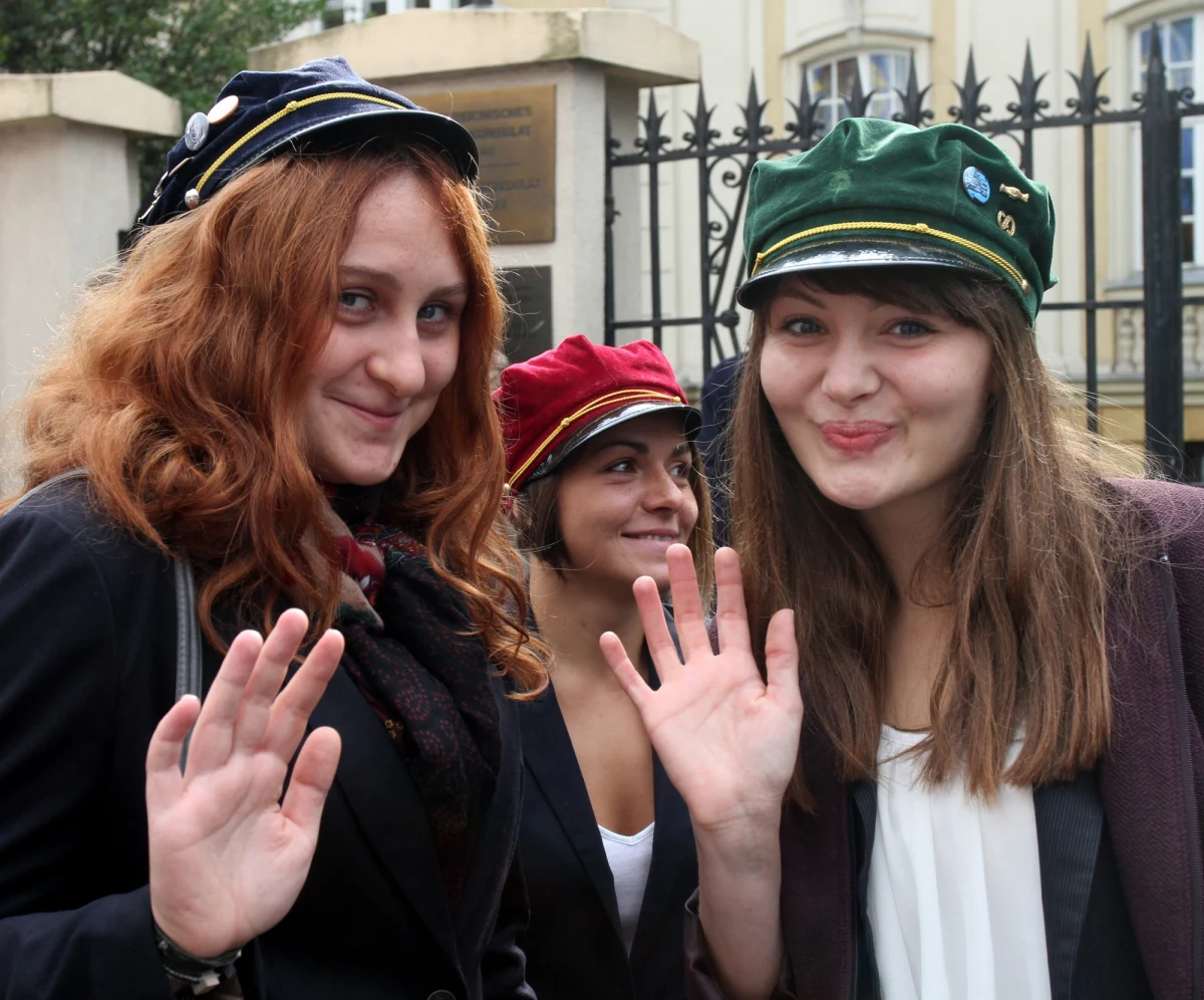 Uniwersytet Jagielloński po raz kolejny okazał się najlepszą uczelnią w Polsce. Zaraz za nim uplasował się Uniwersytet Warszawski. Tak wynika z Rankingu Szkół Wyższych 2013 Perspektyw i Rzeczypospolitej. 