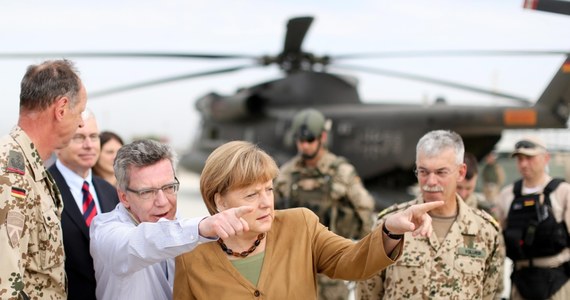 Kanclerz Niemiec Angela Merkel przybyła z niezapowiedzianą wizytą do Afganistanu. Towarzyszy jej minister obrony Thomas de Maiziere - poinformowała rzeczniczka rządu niemieckiego. 