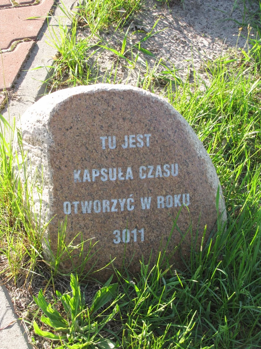 Jan Wolski, mieszkaniec Emilcina miał 10 maja 1978 roku spotkać istoty pozaziemskie. Jest to jeden z najgłośniejszych w Polsce przypadków związanych z doniesieniami o spotkaniach z UFO i jego pasażerami.