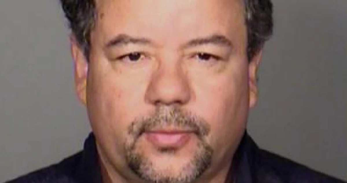 Mężczyzna, który został oskarżony o porwanie i przetrzymywanie trzech kobiet w Cleveland był tyranem domowym. Jak twierdzą znajomi i rodzina byłej partnerki, ta przed śmiercią opisywała go jako "potwora", który ją terroryzował, bił i zastraszał.