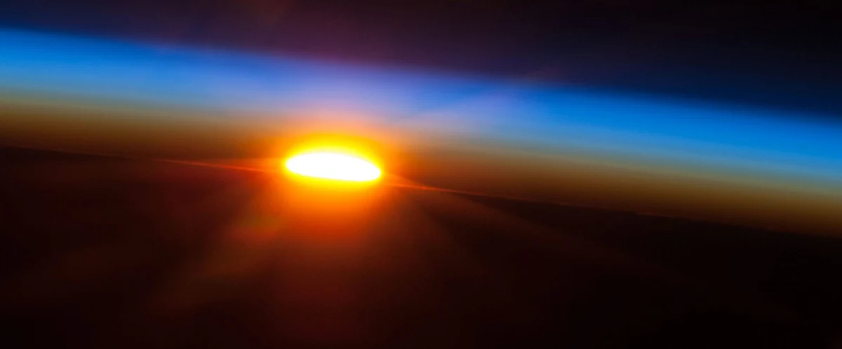 Stany Zjednoczone i Rosja będą prowadziły konsultacje w związku z poważnym wyciekiem amoniaku na Międzynarodowej Stacji Kosmicznej (ISS) - informuje agencja Interfax. NASA podkreśla, że wyciek nie zagraża bezpieczeństwu załogi, ale sprawa jest poważna, bo amoniak jest niezbędny do chłodzenia paneli słonecznych, zaopatrujących ISS w energię elektryczną.