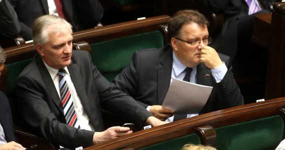 Sejm przywrócił 79 zlikwidowanych sądów rejonowych. Oznacza to, że sztandarowy pomysł byłego już ministra sprawiedliwości Jarosława Gowina, trafi do kosza. Jak donosi z Wiejskiej dziennikarka RMF FM reformy nie poparło koalicyjne PSL, w sumie 29 posłów. Od głosu wstrzymał się Jakub Rutnicki z Platformy Obywatelskiej. 