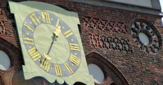 Zegar z tylko jedną wskazówką ruszył na kościele św. Katarzyny w Gdańsku. Od 2006 roku, kiedy kościół częściowo spłonął, nie można było na jego wieży sprawdzić godziny. Nietypowy wygląd wzorowany jest na XVII-wiecznym zegarze. Jednak mieszkańcy Gdańska mają problem z określeniem godziny za jego pomocą.