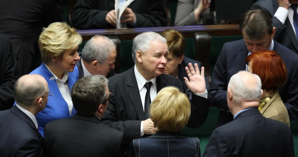 Jarosław Kaczyński i posłowie PiS w Sejmie