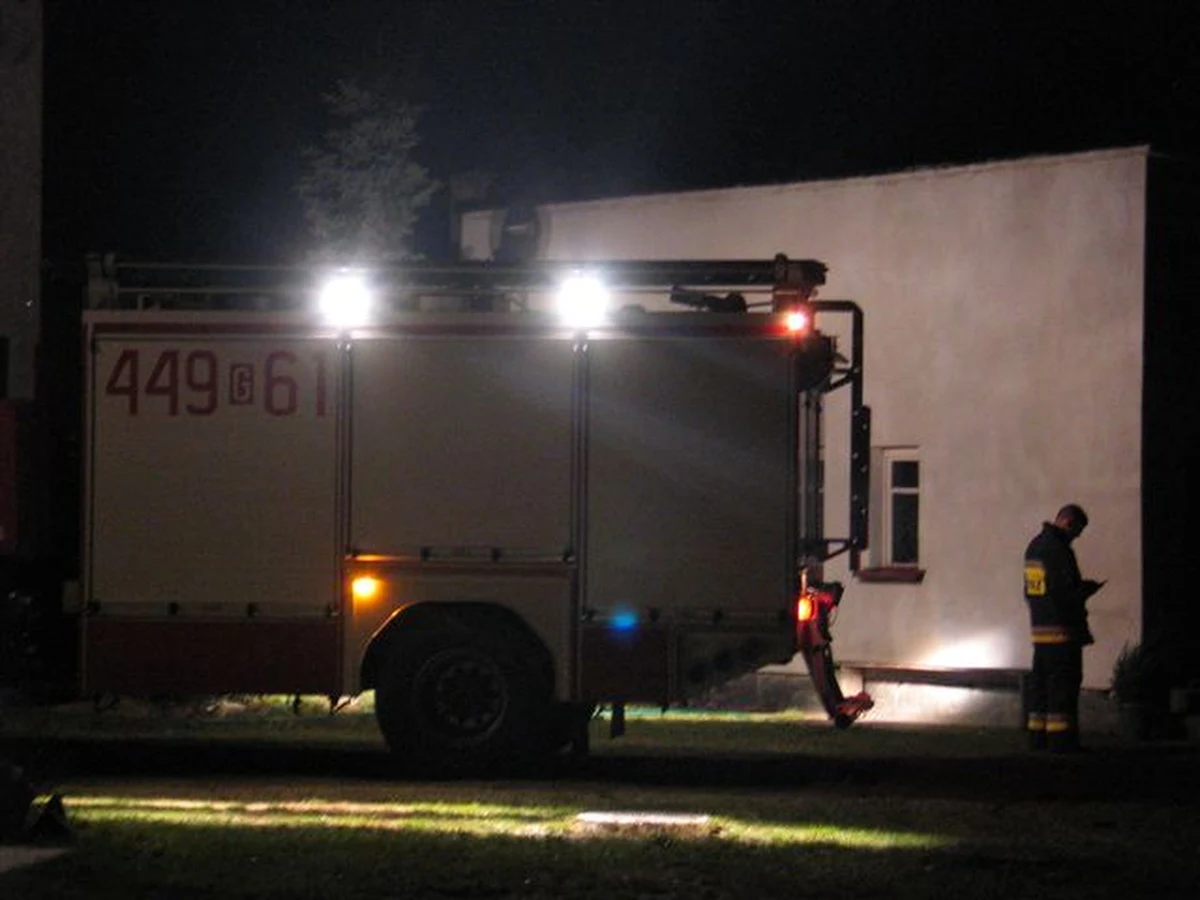 Prawie trzydziestu pracowników ewakuowano z zakładu tekstylnego w Łodzi. We wtorek późnym wieczorem zapaliła się tam wykorzystywana w produkcji substancja chemiczna. Sytuacja została opanowana, nikomu nic się nie stało - informują strażacy.