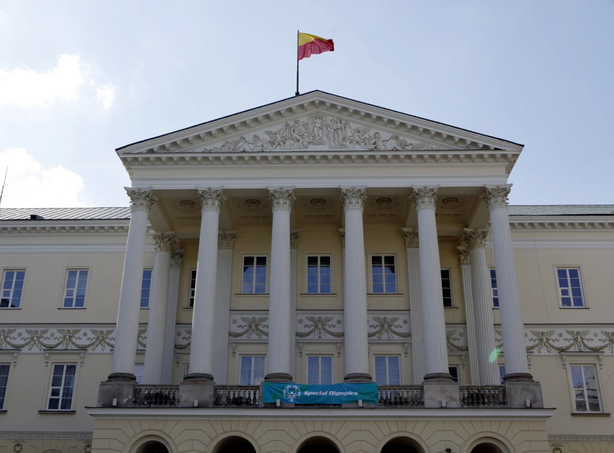 Cięcia w biurokracji "po warszawsku". Jak ustalił reporter RMF FM Piotr Glinkowski, prezydent Warszawy Hanna Gronkiewicz-Waltz otacza się aż 21 pełnomocnikami. To krajowy rekord! Co więcej, ich liczba cały czas rośnie - jeszcze dwa lata temu było ich o pięciu mniej.