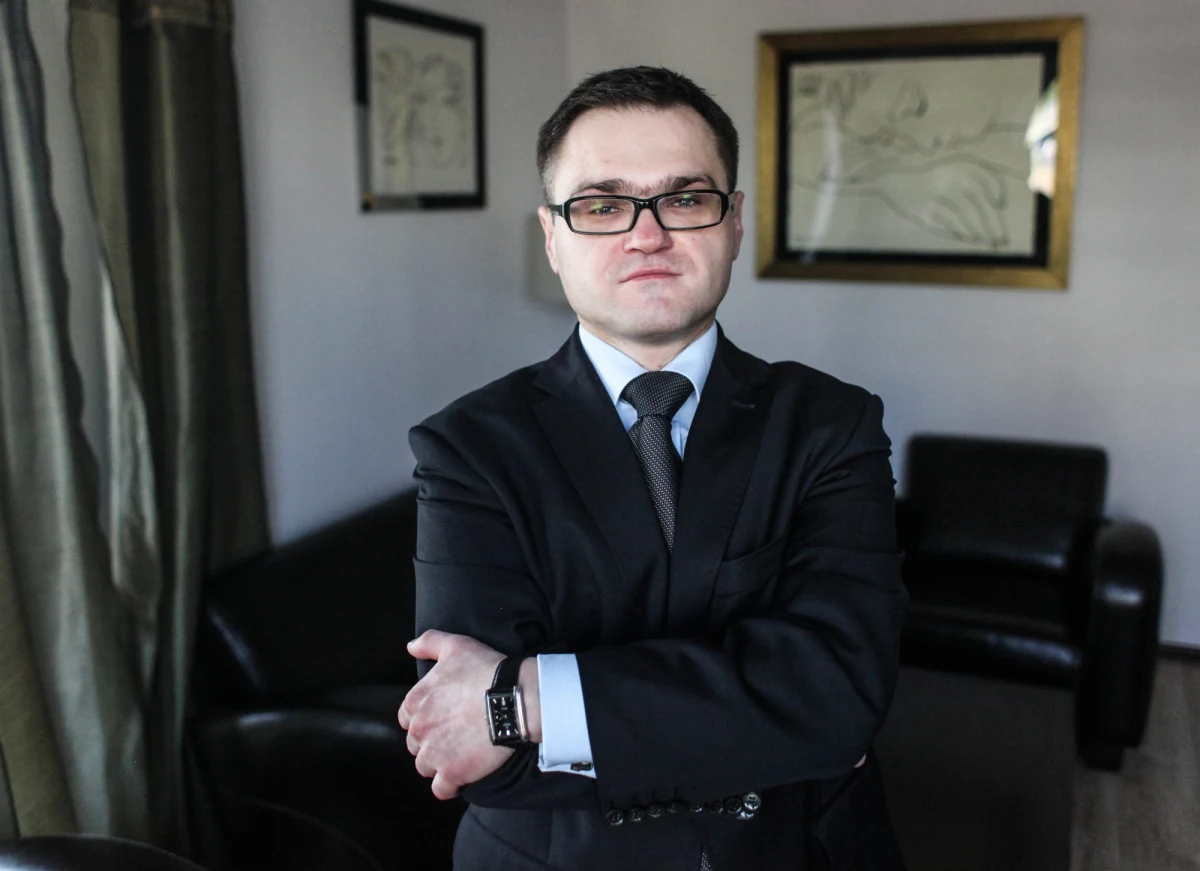 Zarzuty naruszenia dwóch artykułów kodeksu etyki zawodowej ma usłyszeć mecenas Rafał Rogalski ze strony rzecznika dyscyplinarnego warszawskiej adwokatury - dowiedział się portal tvn24.pl. Byłemu pełnomocnikowi Jarosława Kaczyńskiego grozi nawet wyrzucenie z palestry.