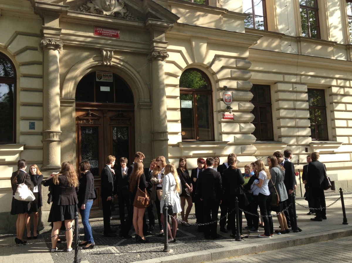 W ósmym dniu maturalnych zmagań uczniowie zdawali egzaminy z biologii i historii. Pierwszy z tych przedmiotów jest jednym z najchętniej wybieranych przez abiturientów. W tym roku chęć przystąpienia do testu z biologii na poziomie podstawowym zadeklarowało ponad 76 tys. maturzystów. Na RMF24.pl już teraz możecie sprawdzić, jak Wam poszło!