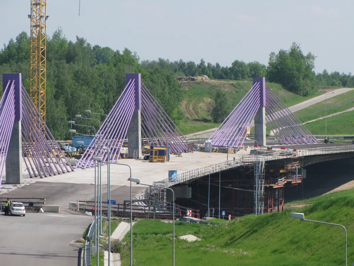 Nadal nie wiadomo, kto i kiedy dokończy budowę mostu na autostradzie A1 w Mszanie na Śląsku. Gminni urzędnicy i mieszkańcy mówią wyłącznie o stratach i wstydzie.