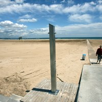 Plaża w hiszpańskiej Tarragonie [PAP/EPA/JAUME SELLART]