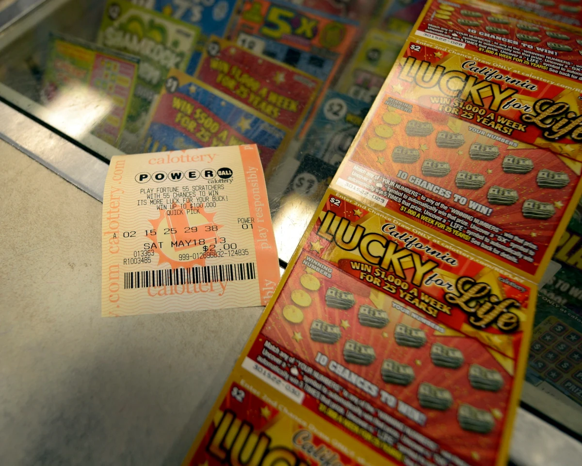 Ponad 590 milionów dolarów - oczywiście minus podatki - trafi do zwycięzcy amerykańskiej Powerball! To rekordowa wygrana w historii tej loterii. Szczęśliwy kupon z numerami: 10, 13, 14, 22, 52 i 11 sprzedano na Florydzie.