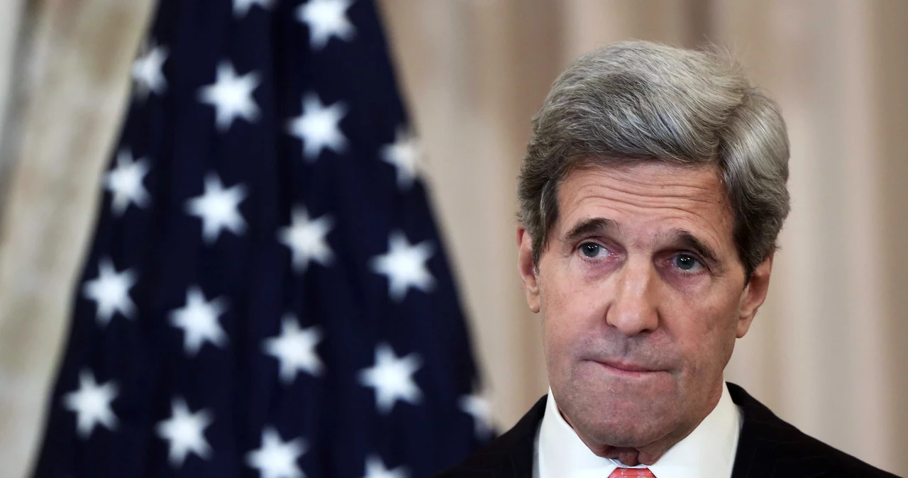 Do zmiany planów przyczynił się John Kerry