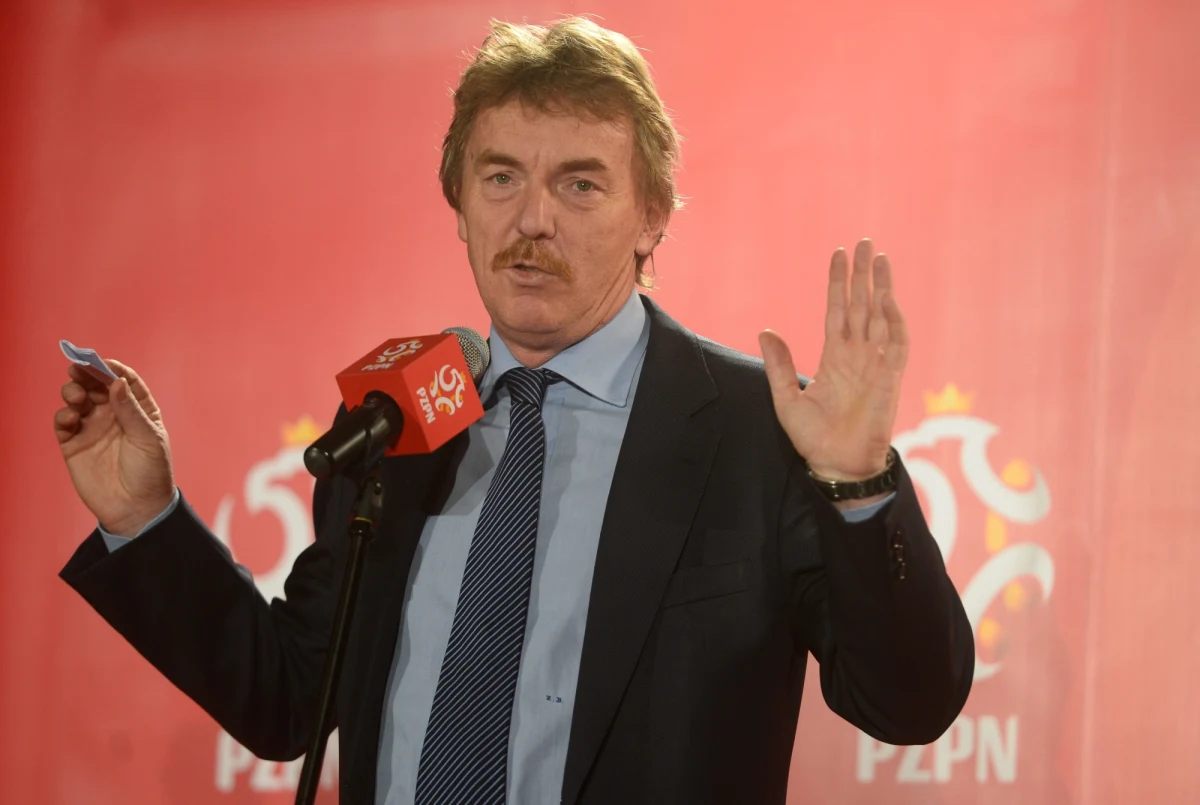 ​Prezes PZPN Zbigniew Boniek uważa, że "lekkim faworytem" finału piłkarskiej Ligi Mistrzów pomiędzy Bayernem i Borussią Dortmund 25 maja w Londynie będzie drużyna z Monachium. "Moim zdaniem procentowo wynosi to 55:45" - podkreślił.