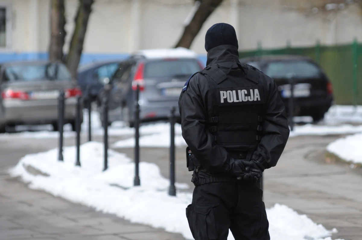 Sąd w Białymstoku utrzymał karę dwóch lat więzienia w zawieszeniu dla nastolatka, który razem z kolegą był sprawcą fałszywego alarmu bombowego na dworcu PKP w Poznaniu. Wyrok jest prawomocny.