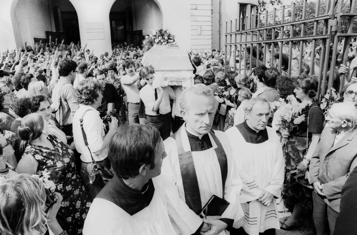 Sejm uczcił w przyjętej przez aklamację uchwale pamięć Grzegorza Przemyka w 30. rocznicę jego śmierci. W uchwale potępiono bezpośrednich sprawców oraz inicjatorów politycznego mordu na Przemyku; zaapelowano też do wymiaru sprawiedliwości by ponowił próbę osądzenia winnych. 