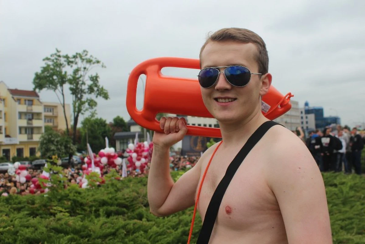 Kilkanaście tysięcy studentów przeszło ulicami Olsztyna w tradycyjnej paradzie wydziałów. Nie brakowało kolorowo i oryginalnie ubranych osób.