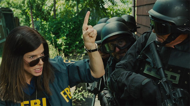 Komedia akcji z udziałem Sandry Bullock i Melissy McCarthy w rolach nieustraszonych strażniczek prawa, które wypowiadają wojnę mafii.