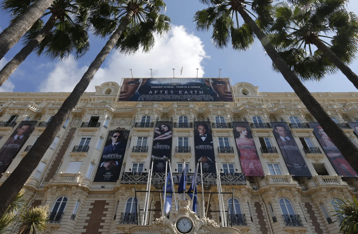 Do drugiej spektakularnej kradzieży biżuterii doszło w czasie festiwalu filmowego w Cannes na Lazurowym Wybrzeżu. Tym razem łupem złodziei padła diamentowa kolia warta w przybliżeniu 2 miliony euro.