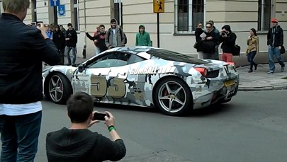Kawalkada bardzo drogich aut zrobiła postój w Krakowie