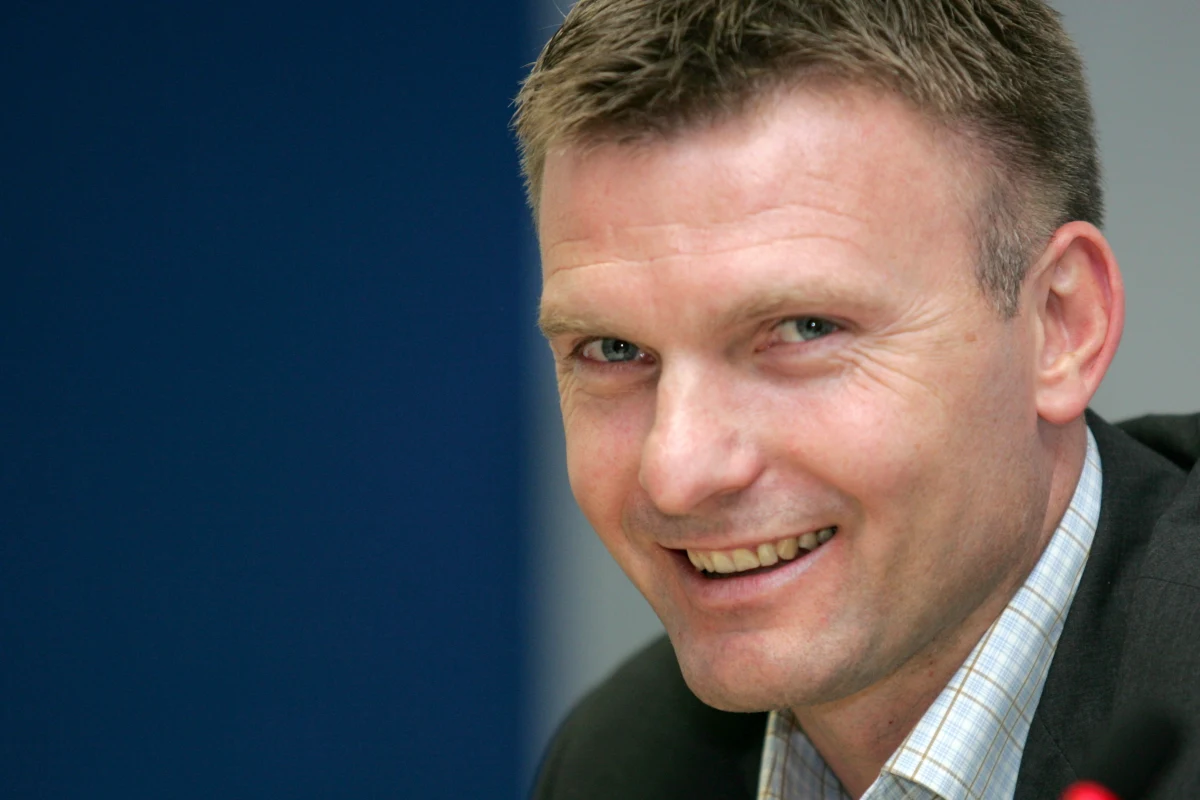 "W finale Ligi Mistrzów jest faworyt i jest nim Bayern Monachium" - mówi RMF FM Andrzej Juskowiak. Według byłego reprezentanta Polski Borussia Dortmund nie stoi na straconej pozycji, bo mecze między tymi drużynami zawsze były bardzo wyrównane. Juskowiak dodaje, że Robertowi Lewandowskiemu ciężko będzie strzelić gola. "W finale może być mało sytuacji podbramkowych, Robert musi szukać choćby jednej dogodnej okazji" - mówi Juskowiak w rozmowie z dziennikarzem RMF FM.