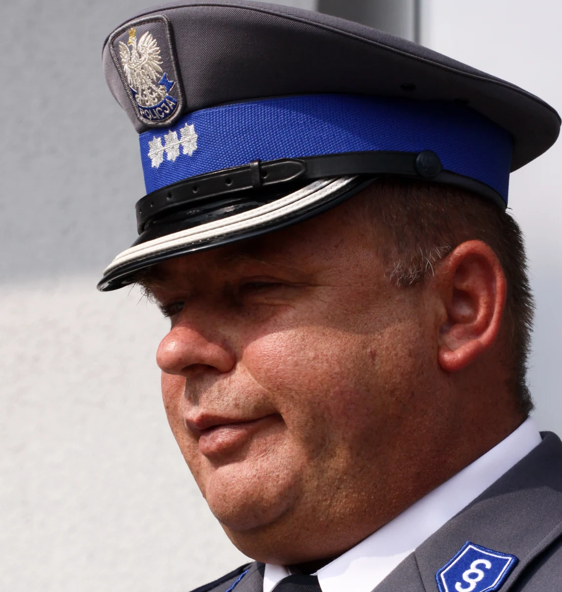 "Wracając do XXXX zobaczymy, jak to dalej będzie funkcjonowało. Ja w każdym bądź razie się będę temu bacznie przyglądał. Jeśli do końca roku, nie będzie jakiś konkretnych zmian, to no..., to początek roku może być dla niego bardzo przykry. Nie będę się zastanawiał, bo wolę ku... mieć k...a pryszcza rzecznikiem prasowym niż jakiegoś innego patafiana". To tylko fragment rozmowy między byłym już szefem opolskiej komendy wojewódzkiej policji z jego podwładną. Zapis rozmów publikuje piątkowy "Fakt". 