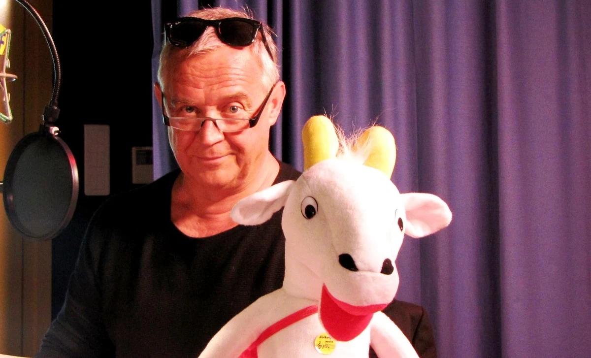 "120 przygód Koziołka Matołka" to bajka, na której wychowały się pokolenia. Zetknięcie z nią bardzo ciepło wspominają gwiazdy, które wzięły udział w nagraniu naszego audiobooka. "To była jedna z nielicznych bajek, które jako dziewczynka lubiłam" - przyznaje Daria Widawska. "To jedna z książeczek, która znajduje się w kanonie mojej literatury dziecięcej" - podkreśla Marek Kondrat.