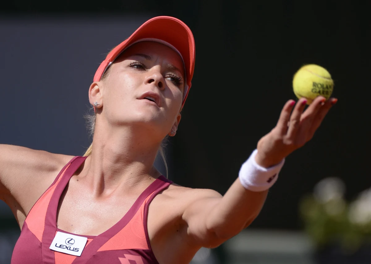 Agnieszka Radwańska awansowała do drugiej rundy wielkoszlemowego turnieju Roland Garros na kortach ziemnych w Paryżu (pula nagród 21,017 mln euro). 24-letnia tenisistka pokonała pewnie Shahar Peer z Izraela 6:1, 6:1.