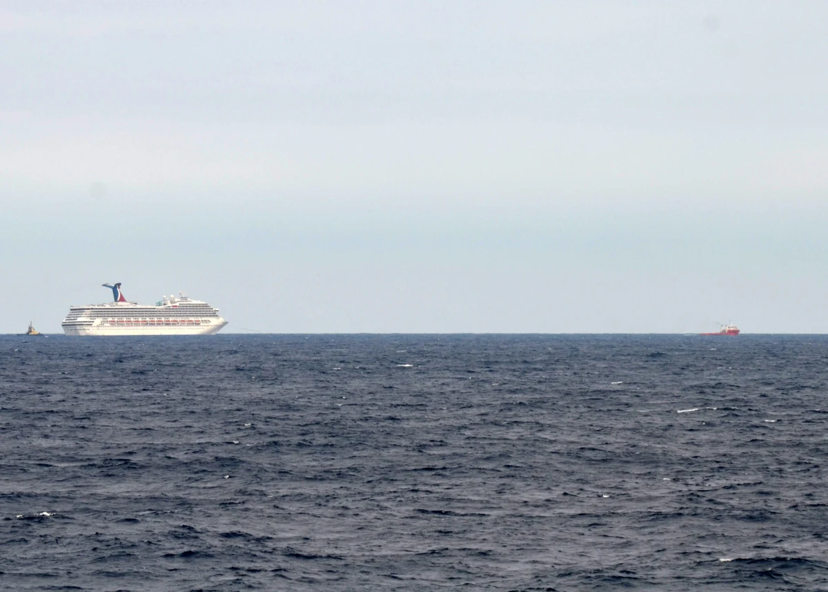 Do pożaru doszło na pokładzie luksusowego wycieczkowca "Grandeur of the Seas", który odbywał rejs z Baltimore na Wyspy Bahama. Nikomu nic się nie stało. Kapitan został jednak zmuszony do przerwania rejsu. 