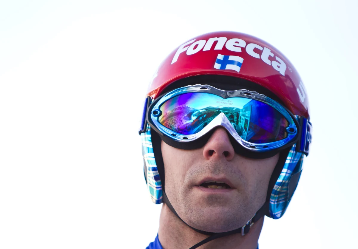 Pięciokrotny zwycięzca Turnieju Czterech Skoczni Janne Ahonen, który przed tygodniem powrócił do reprezentacji Finlandii, już po pierwszych treningach stwierdził, że czuje się tak, jak w najlepszych dniach kariery. "Od lat nie czułem się tak dobrze i nie chodzi tutaj o fizyczną dyspozycję lecz psychiczną" - powiedział 36-letni zawodnik rodzimej telewizji YLE.