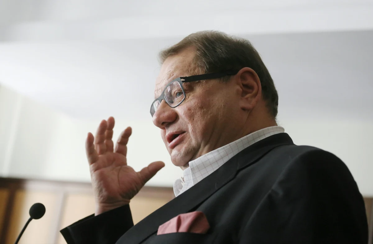 Na wniosek klubu SLD sejmowa komisja sprawiedliwości i praw człowieka odwołała Ryszarda Kalisza z funkcji szefa komisji. "Utracił zaufanie Sojuszu Lewicy Demokratycznej potrzebne do pełnienia tego stanowiska" - uzasadnił wniosek Dariusz Joński. Kalisza zastąpiła Stanisława Prządka z SLD.