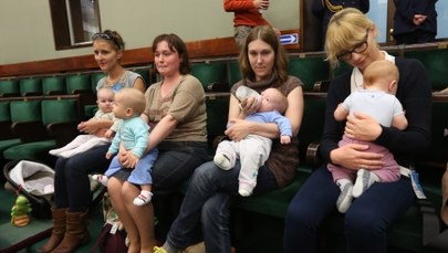 Posłowie zdecydowali: Urlopy macierzyńskie będą dłuższe