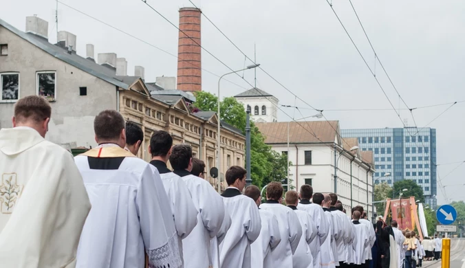 Łódź: Happening podczas procesji Bożego Ciała