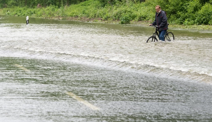 Niemcy: Rowerzystka pierwszą ofiarą śmiertelną powodzi w Dolnej Saksonii