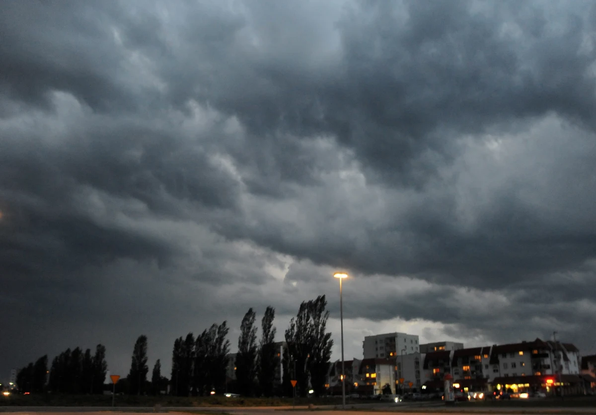 W czerwcu możliwe są wysokie temperatury, które mogą dochodzić do 30 st. Czeka nas jednak również dużo opadów - nawet połowa dni ma być deszczowa. Synoptycy z Instytutu Meteorologii i Gospodarki Wodnej opracowali prognozę pogody z podziałem na poszczególne rejony Polski. Sprawdź, jak będzie wyglądała pogoda w Twoim regionie!